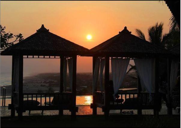 Queen Of The South Beach Resort Kretek Exterior photo