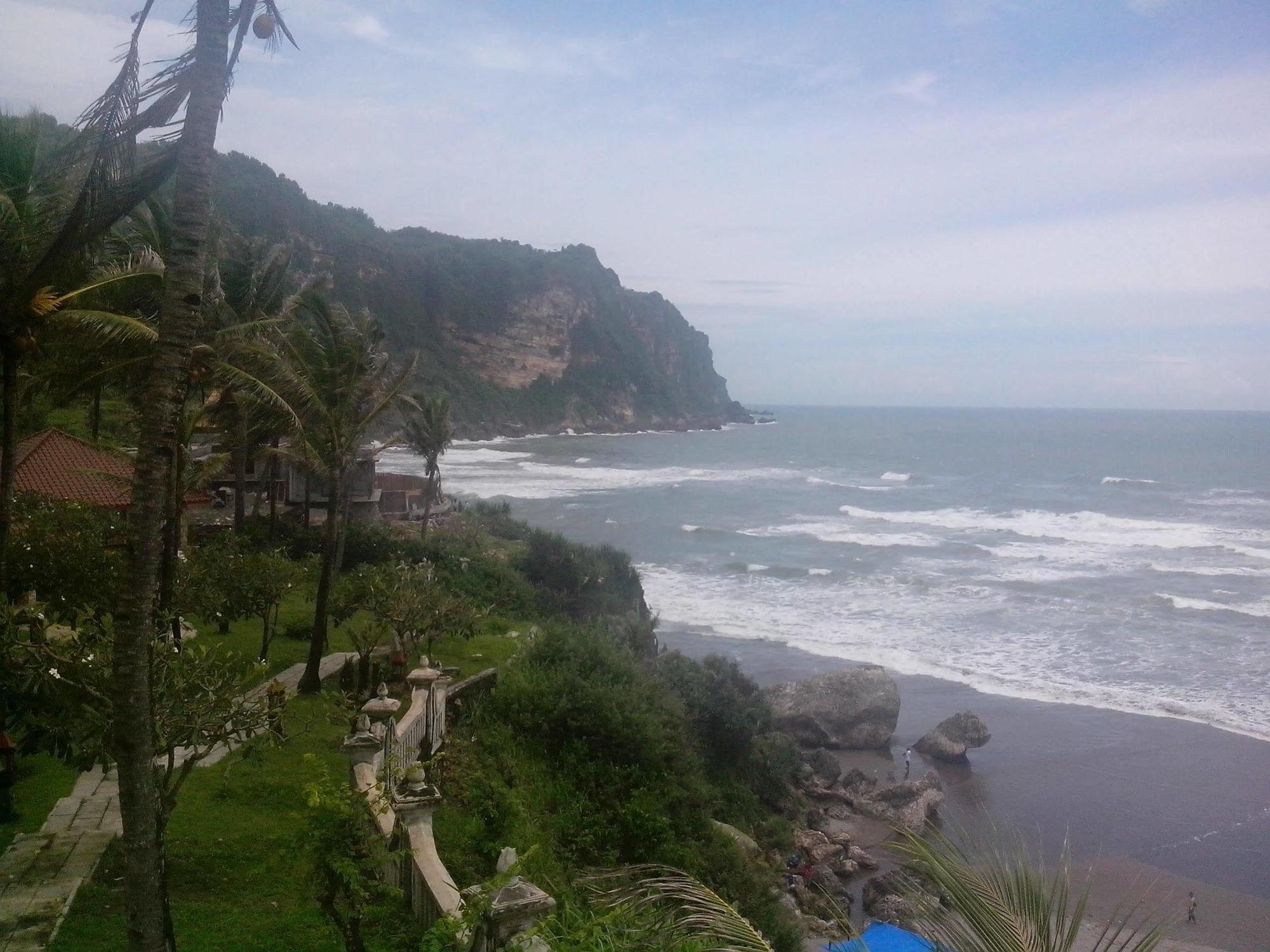 Queen Of The South Beach Resort Kretek Exterior photo